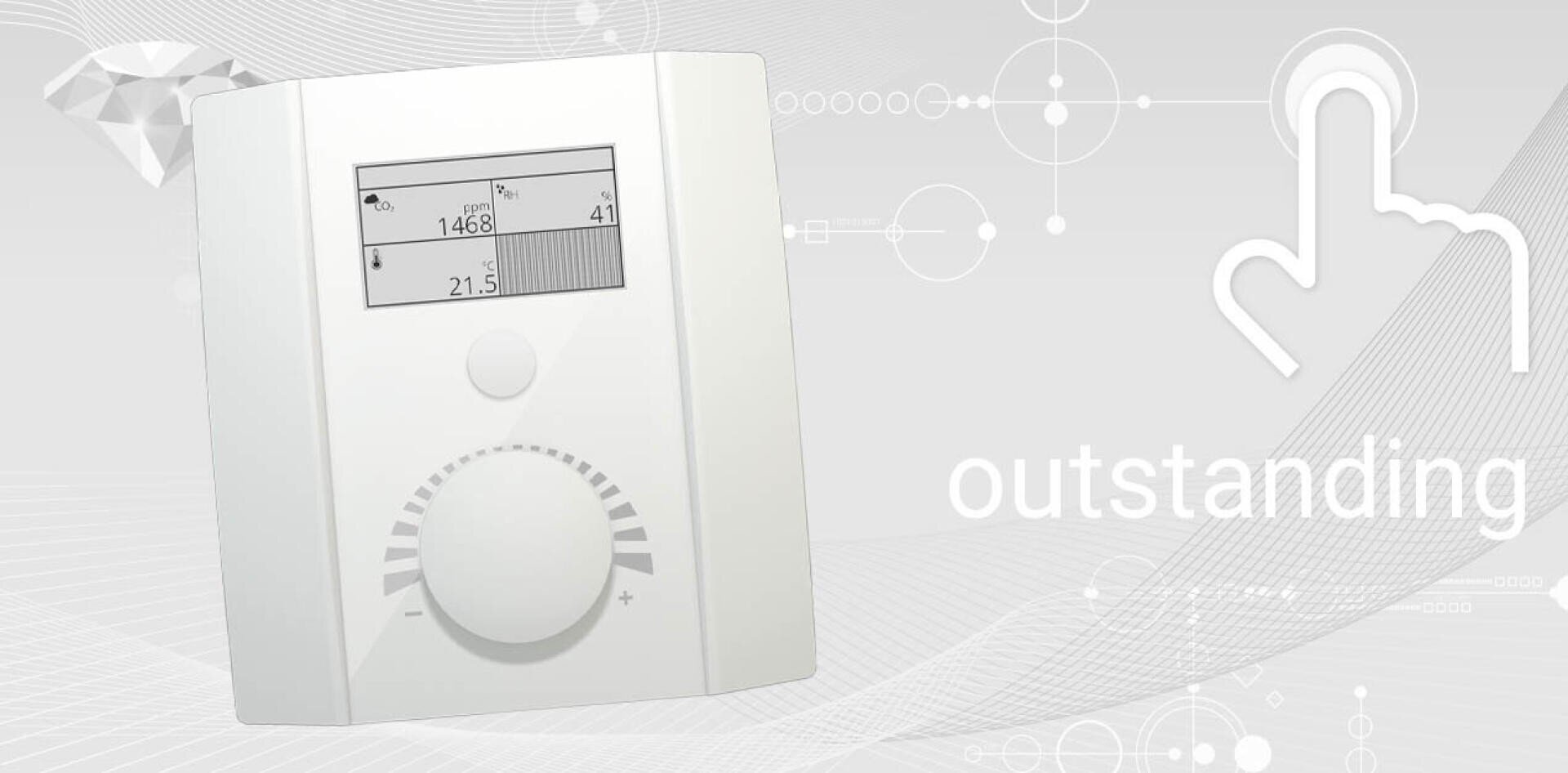 Ein digitaler Thermostat mit Bildschirm und Drehknopf steht vor einem grauen Hintergrund mit abstrakten technischen Grafiken, einem Diamanten, einem Touch-Symbol und dem Wort "outstanding" in weißer Schrift.