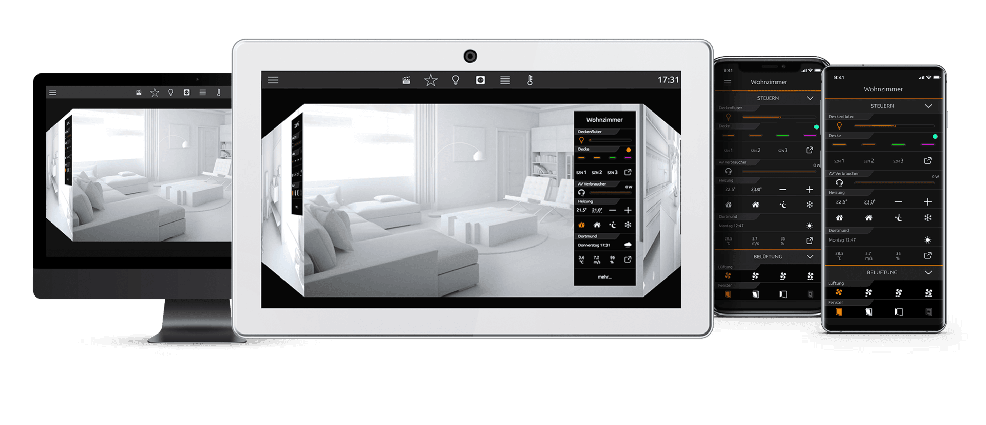 Ein Computermonitor, ein Tablet und zwei Smartphones zeigen eine Smart-Home-Benutzeroberfläche mit Steuerungen für Beleuchtung, Klima und Geräte in einem modernen Wohnzimmer.