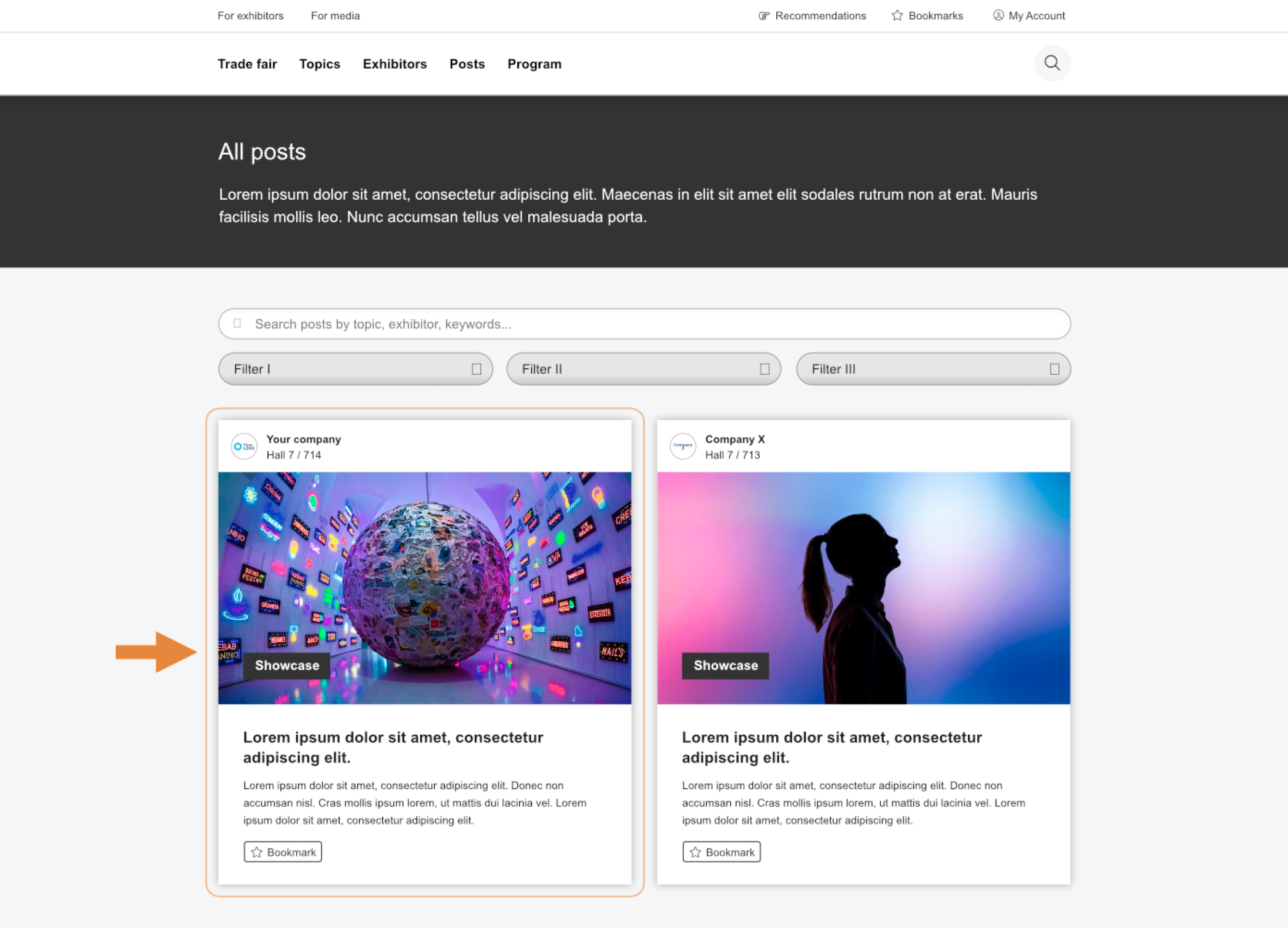 Une page web affiche une liste d'articles, dont un est mis en évidence par une flèche orange. L'article mis en évidence présente un globe entouré d'écrans colorés et d'une étiquette « Vitrine ». Un autre article, accompagné d'une silhouette, apparaît à côté.